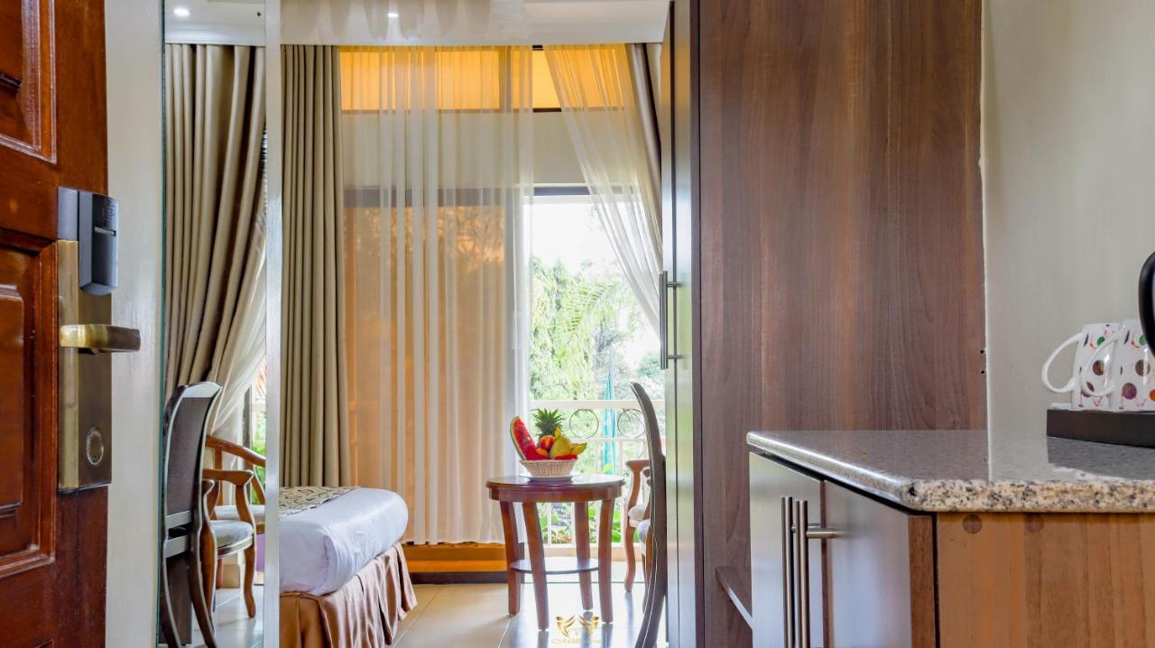 Millsview Hotels In Кисуму Екстериор снимка